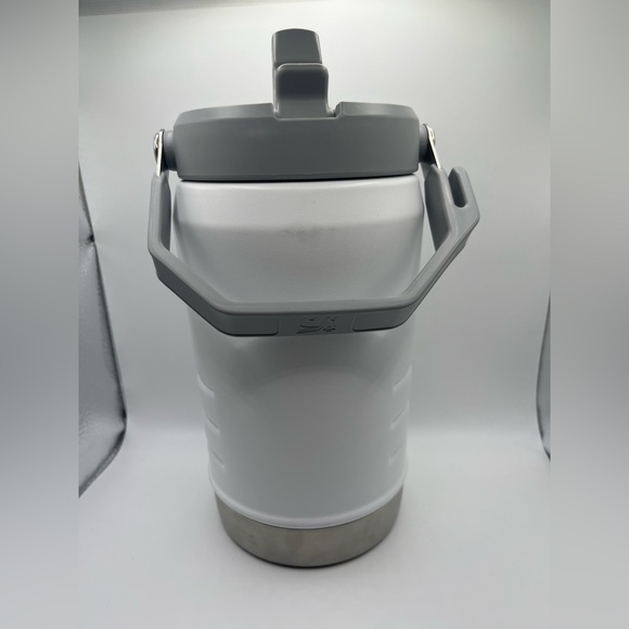 Stanley Gray and White 40oz jug - Picture 4 of 7